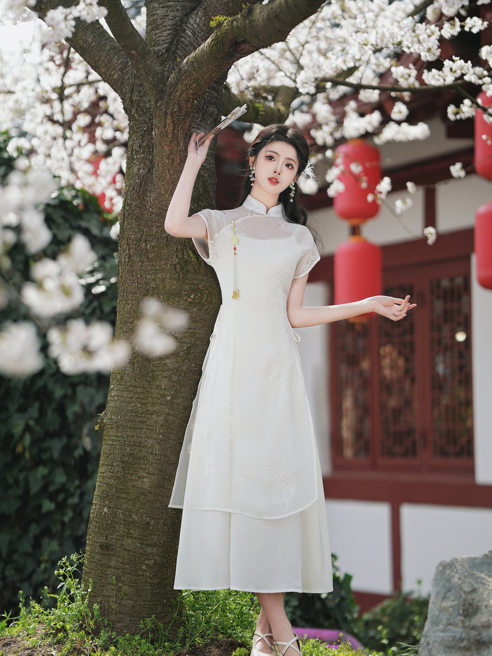 Elegant Ivory Floral Embroidered Cheongsam Two Piece Dress