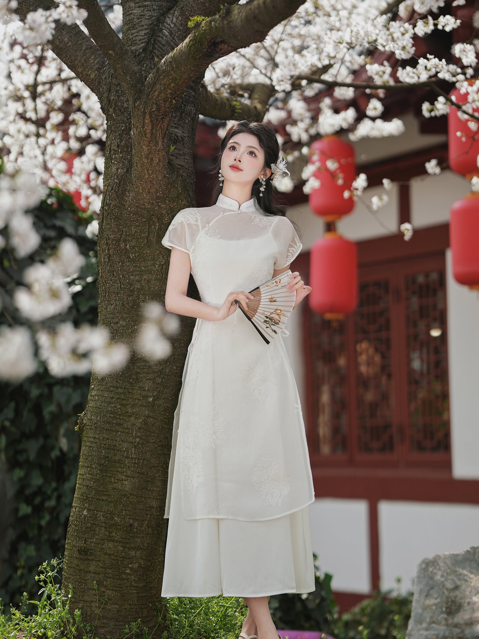 Elegant Ivory Floral Embroidered Cheongsam Two Piece Dress