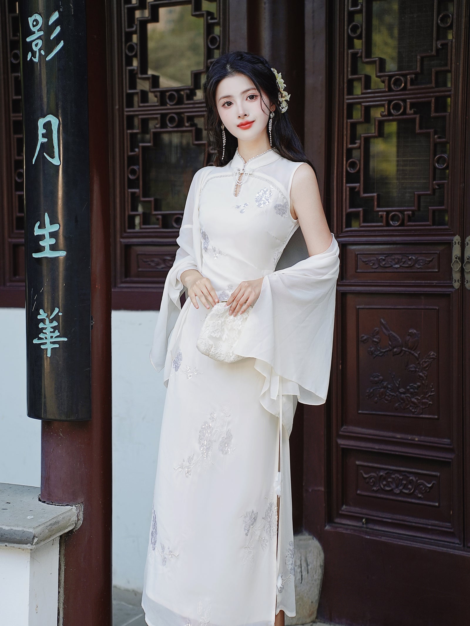 Elegant Embroidered Ivory Silk Cheongsam Dress