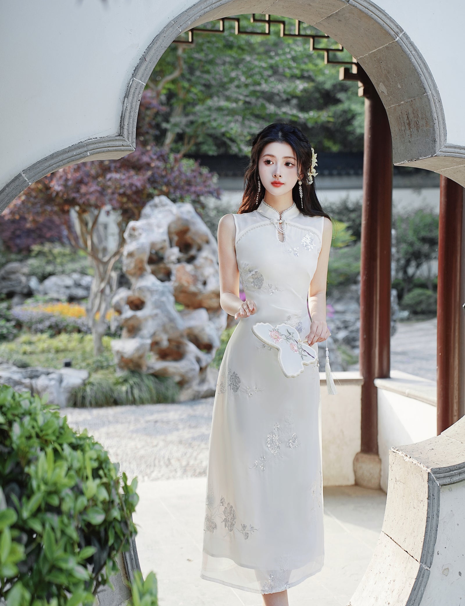 Elegant Embroidered Ivory Silk Cheongsam Dress