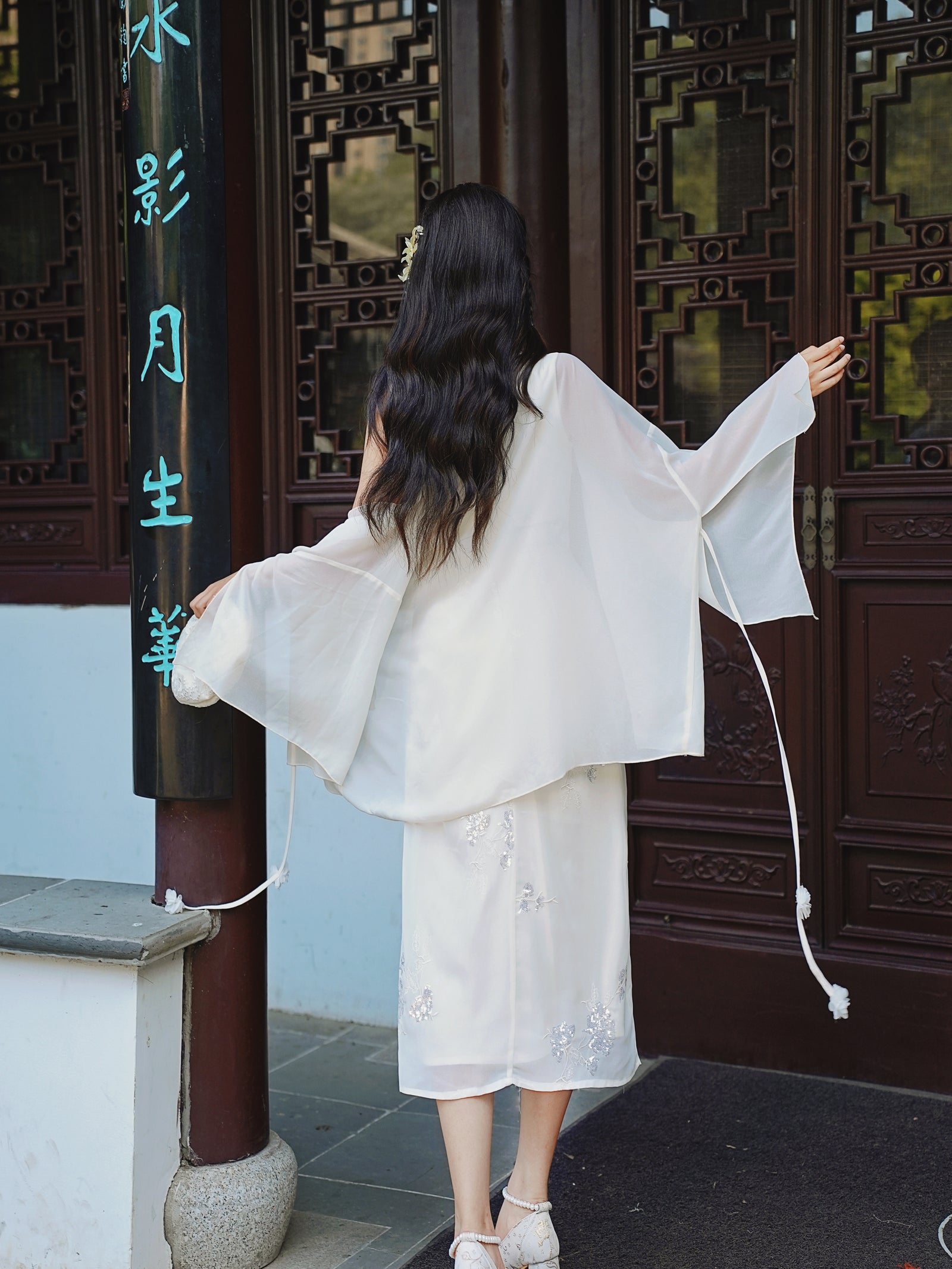 Elegant Embroidered Ivory Silk Cheongsam Dress