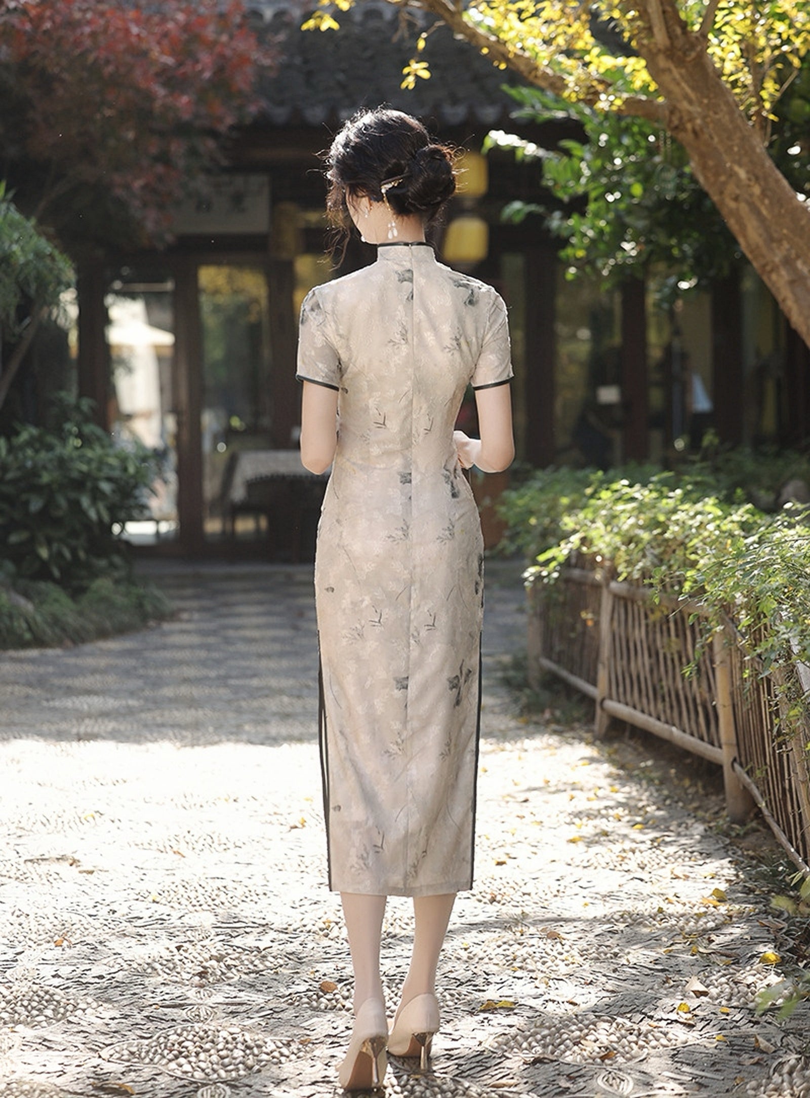 Vintage Embroidered Floral Cream Silk Cheongsam Dress - Masion Chérie