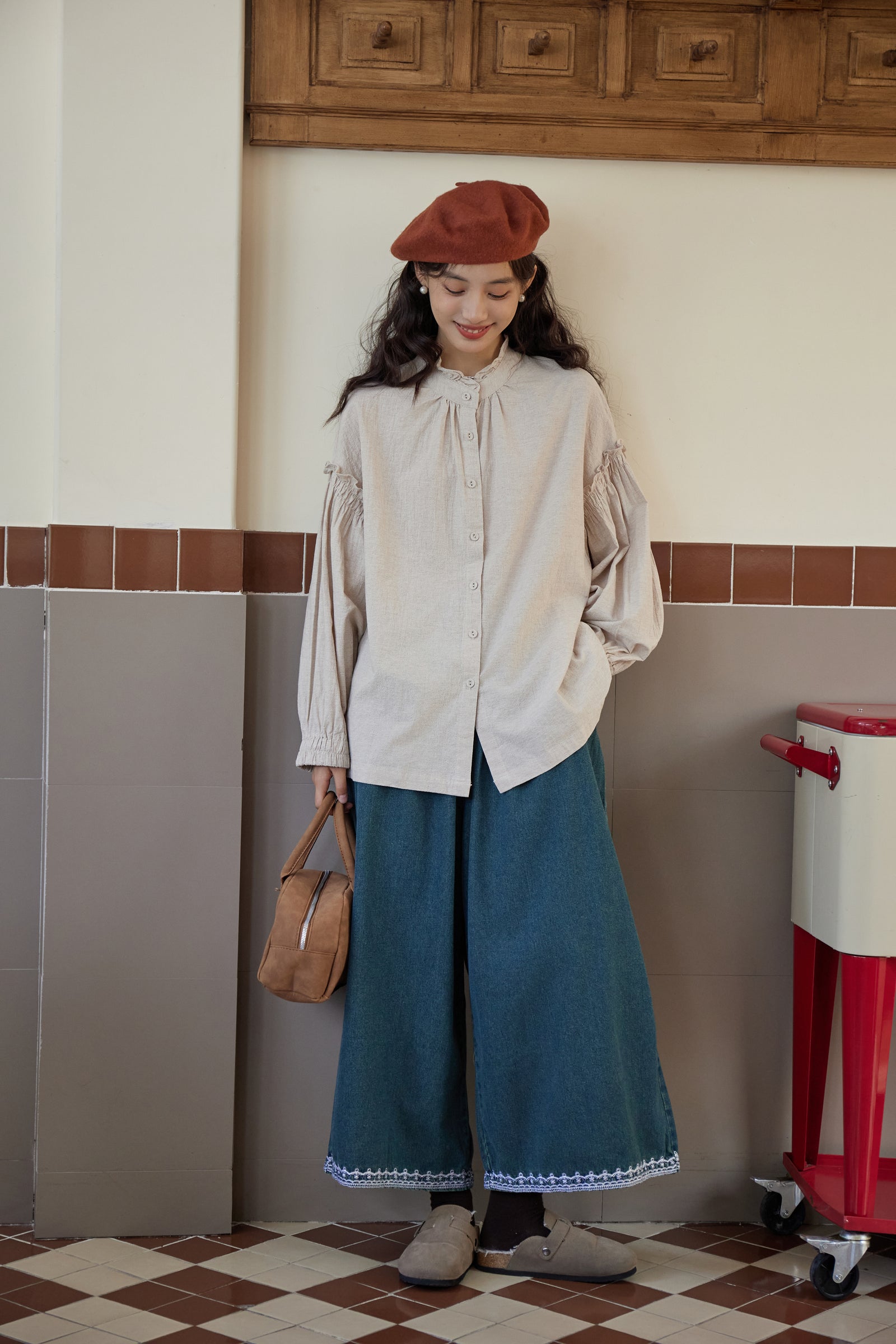 Loose-Fit Cotton-Linen Ruffled Collar Blouse