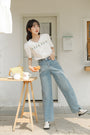 Vintage High-Waisted Light Blue Straight-Leg Jeans - Masion Chérie