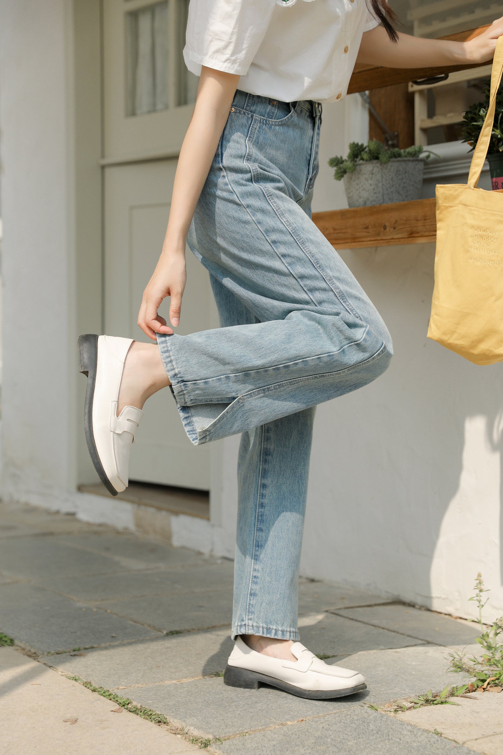 Vintage High-Waisted Light Blue Straight-Leg Jeans - Masion Chérie