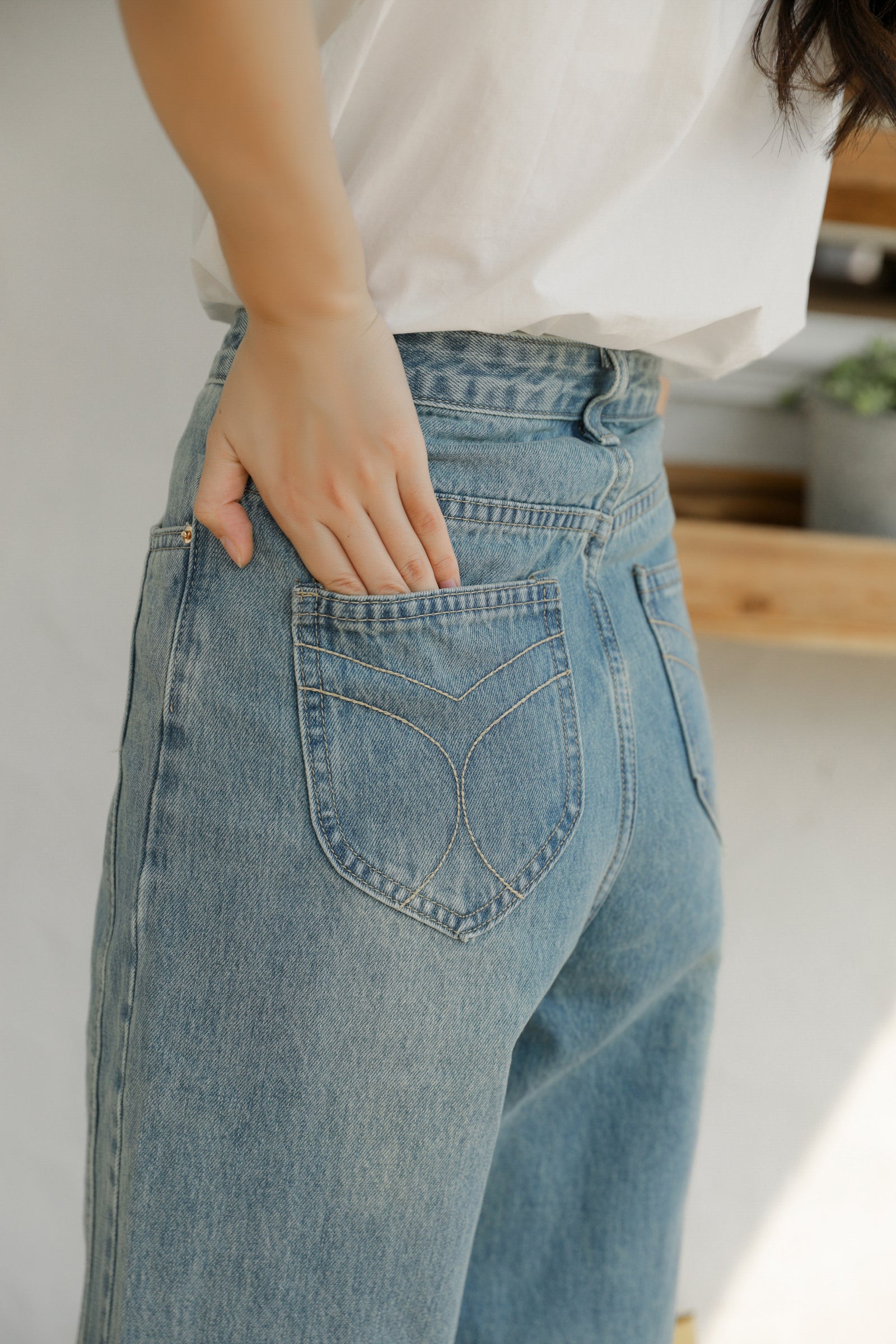 Vintage High-Waisted Light Blue Straight-Leg Jeans - Masion Chérie