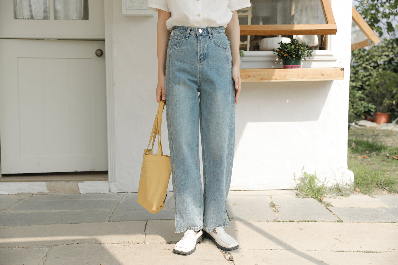 Vintage High-Waisted Light Blue Straight-Leg Jeans - Masion Chérie