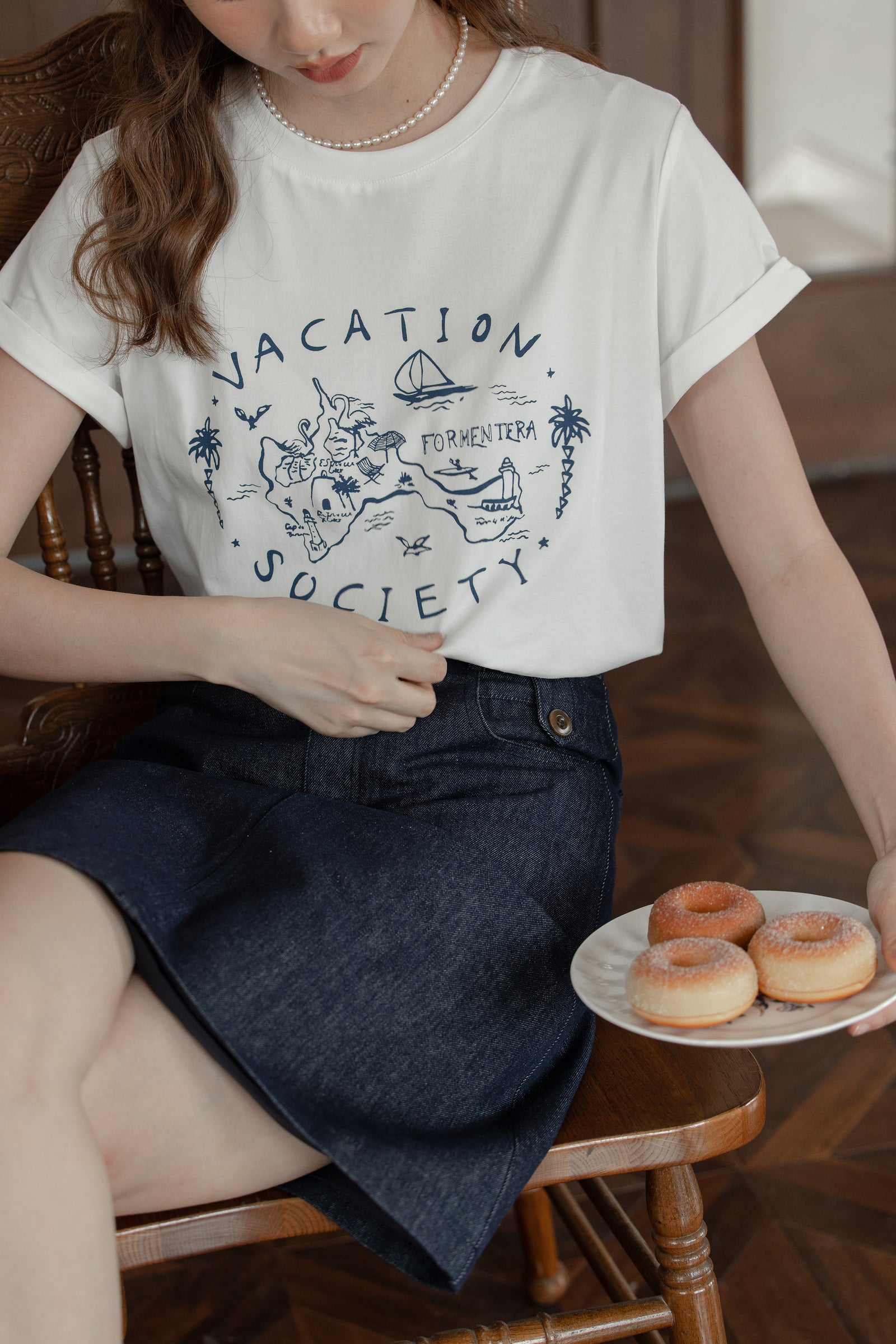 Versatile Vacation Society Graphic Tee - Masion Chérie