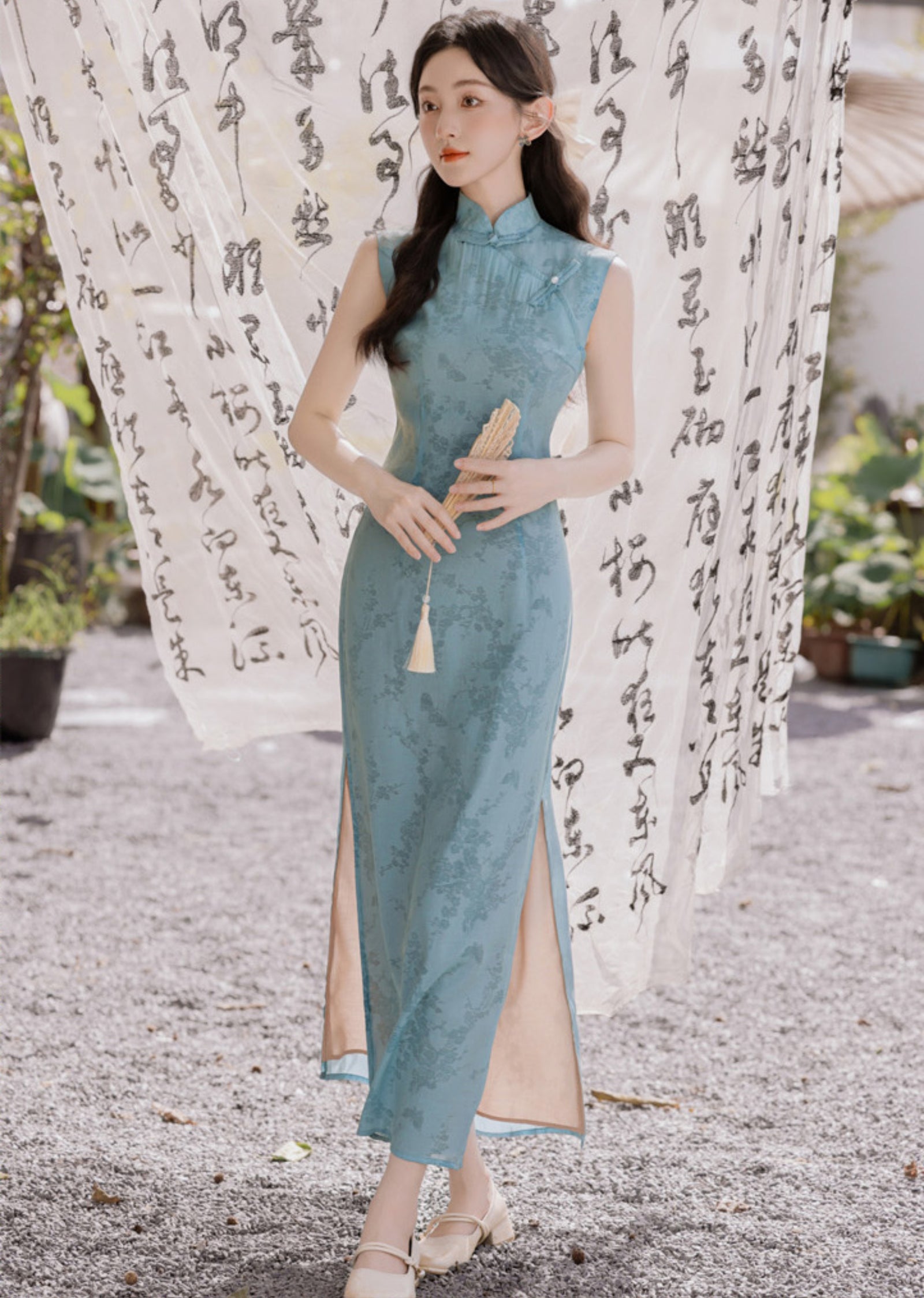 Elegant Blue Floral Embroidered Cheongsam Set