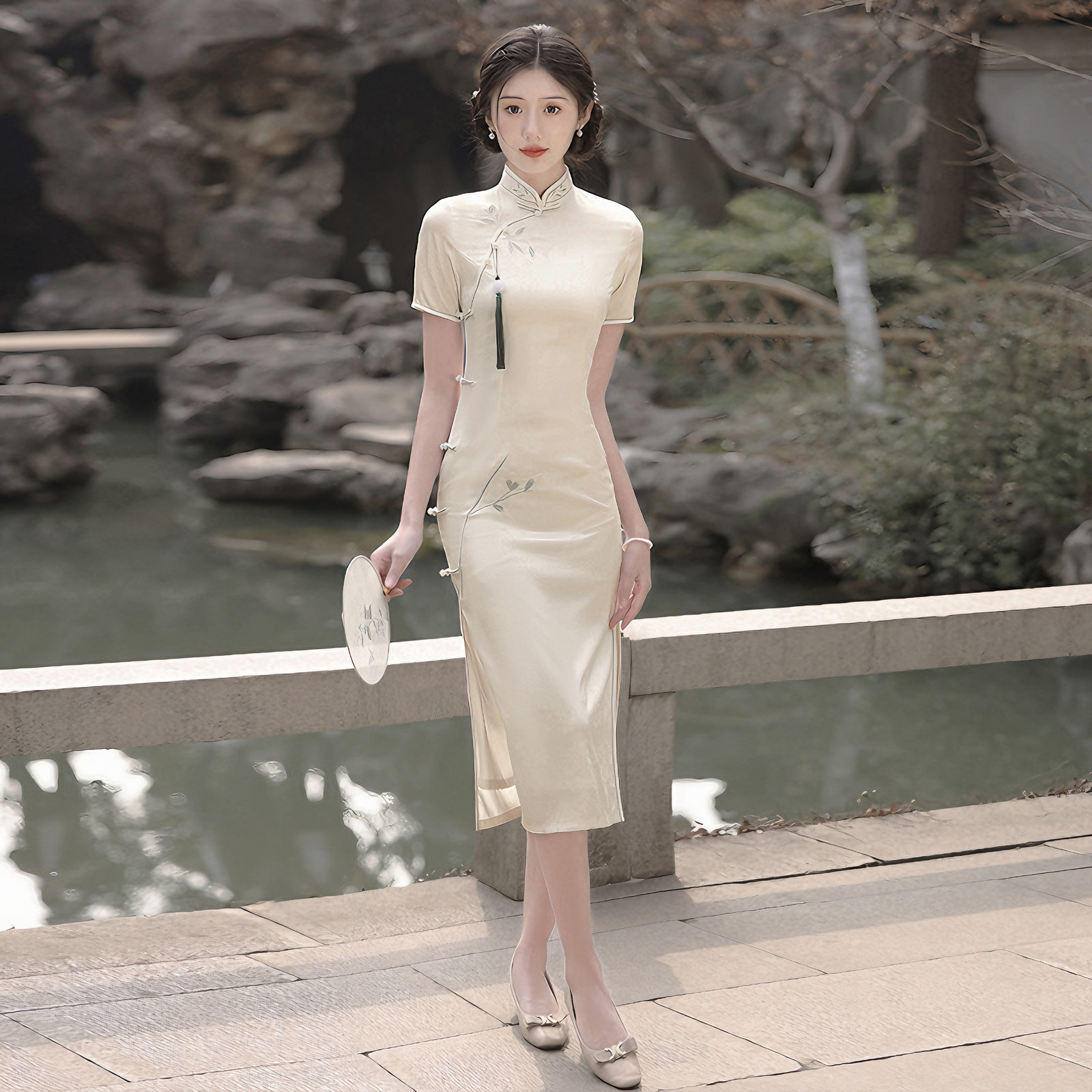 Elegant Embroidered Floral Cream Silk Cheongsam Dress - Masion Chérie