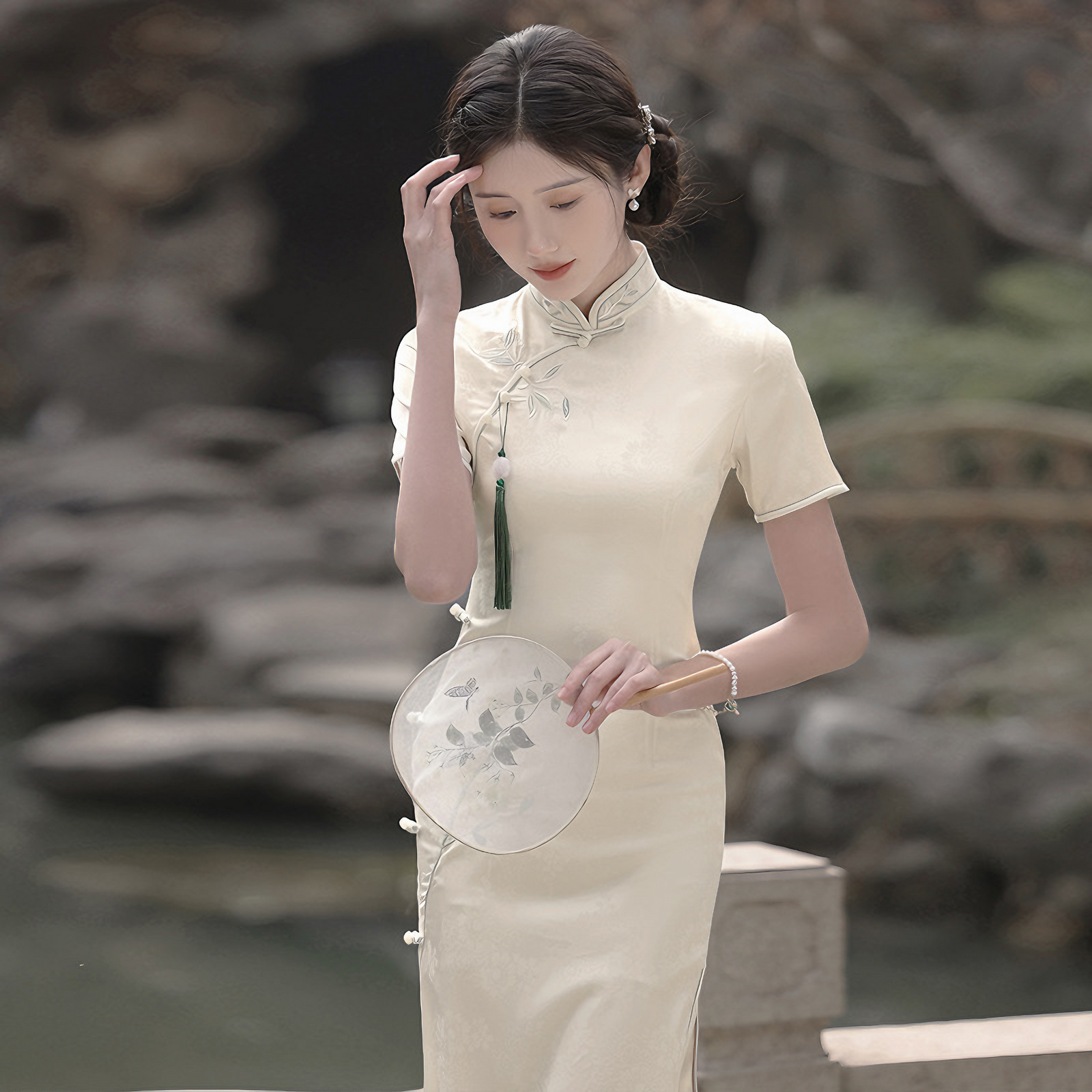 Elegant Embroidered Floral Cream Silk Cheongsam Dress - Masion Chérie