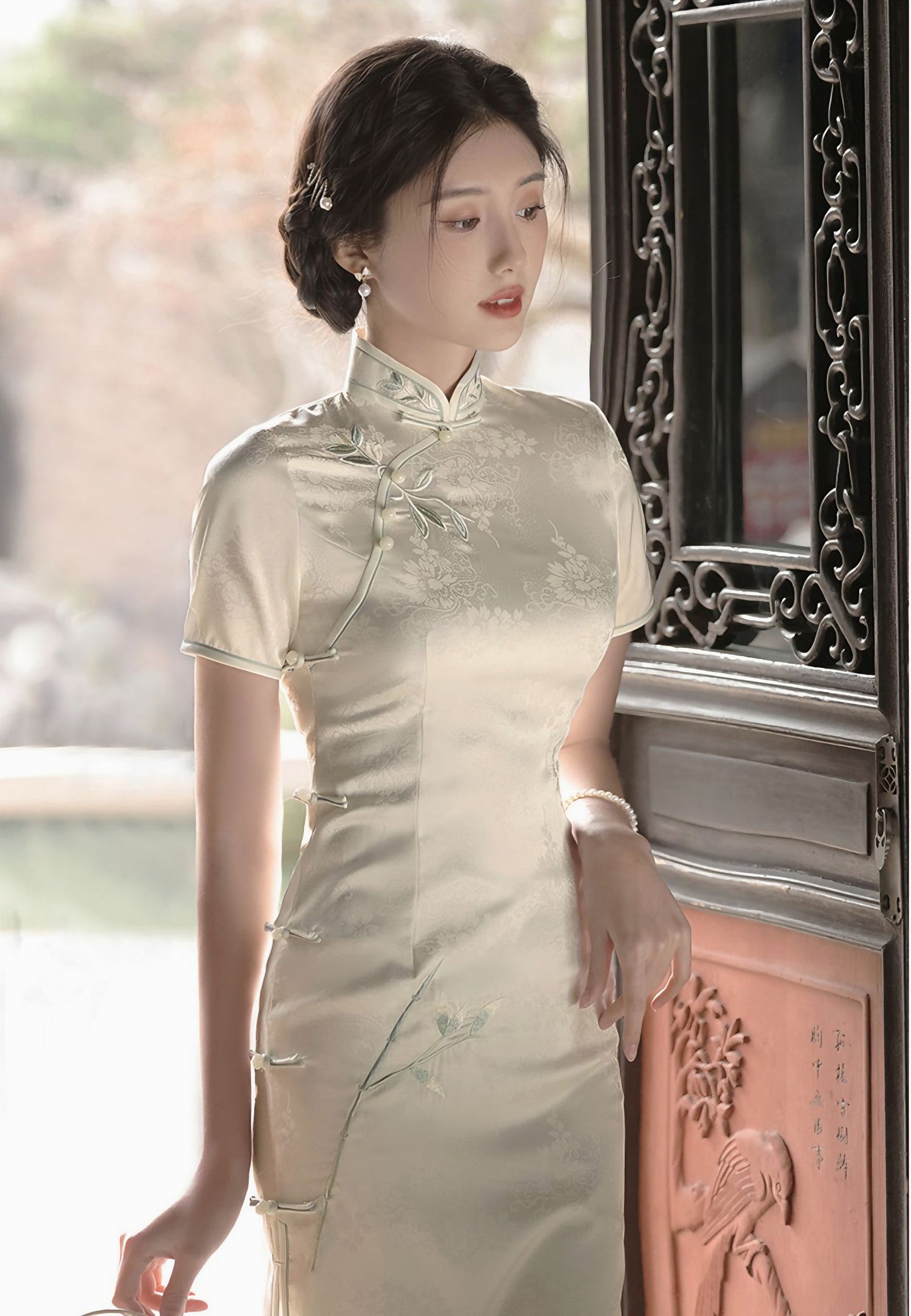 Elegant Embroidered Floral Cream Silk Cheongsam Dress - Masion Chérie