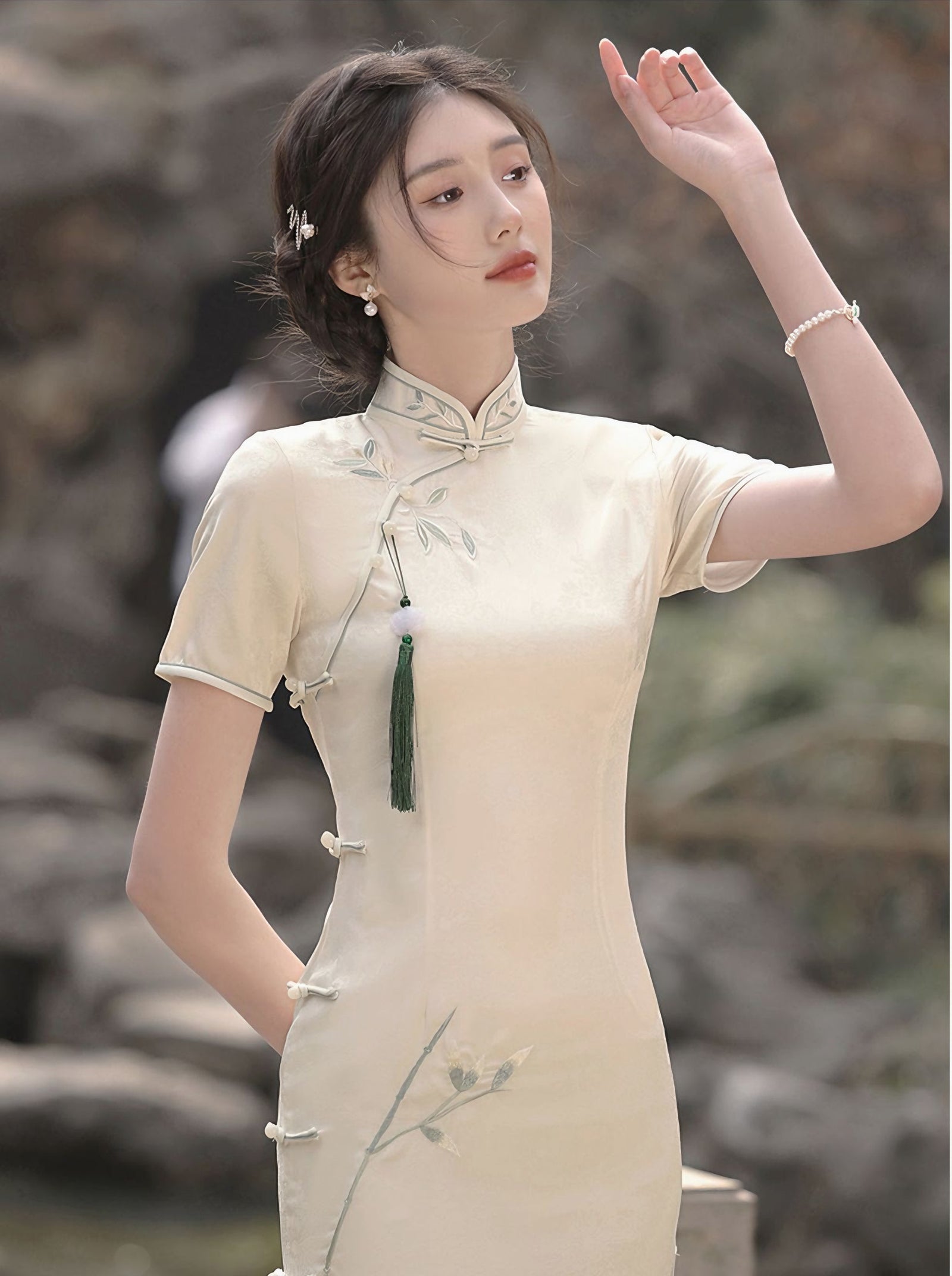 Elegant Embroidered Floral Cream Silk Cheongsam Dress - Masion Chérie